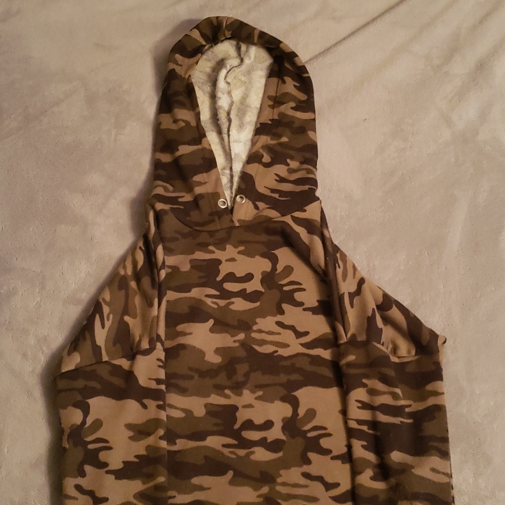 Camo crop top sweater